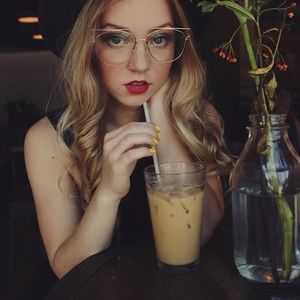 Meet your Posher, Lucy